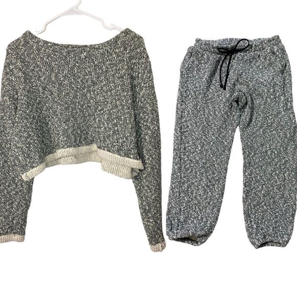 Koral 2 piece lounge set sweater and joggers- colors match, pic lighting is diff - Picture 1 of 12